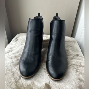 Women’s Dr. Scholls ankle boot, black, size 9.5
